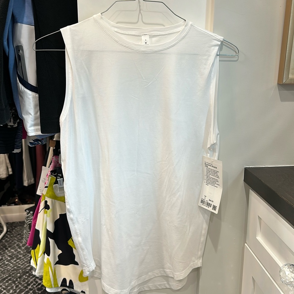 NWT Lululemon Brunswick Muscle tank size 4